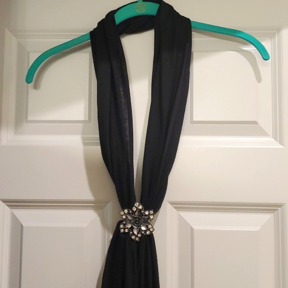 Paisley tunic, scarf and floral clip - Picture 9 of 9